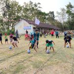 Anak - anak mengikuti lomba